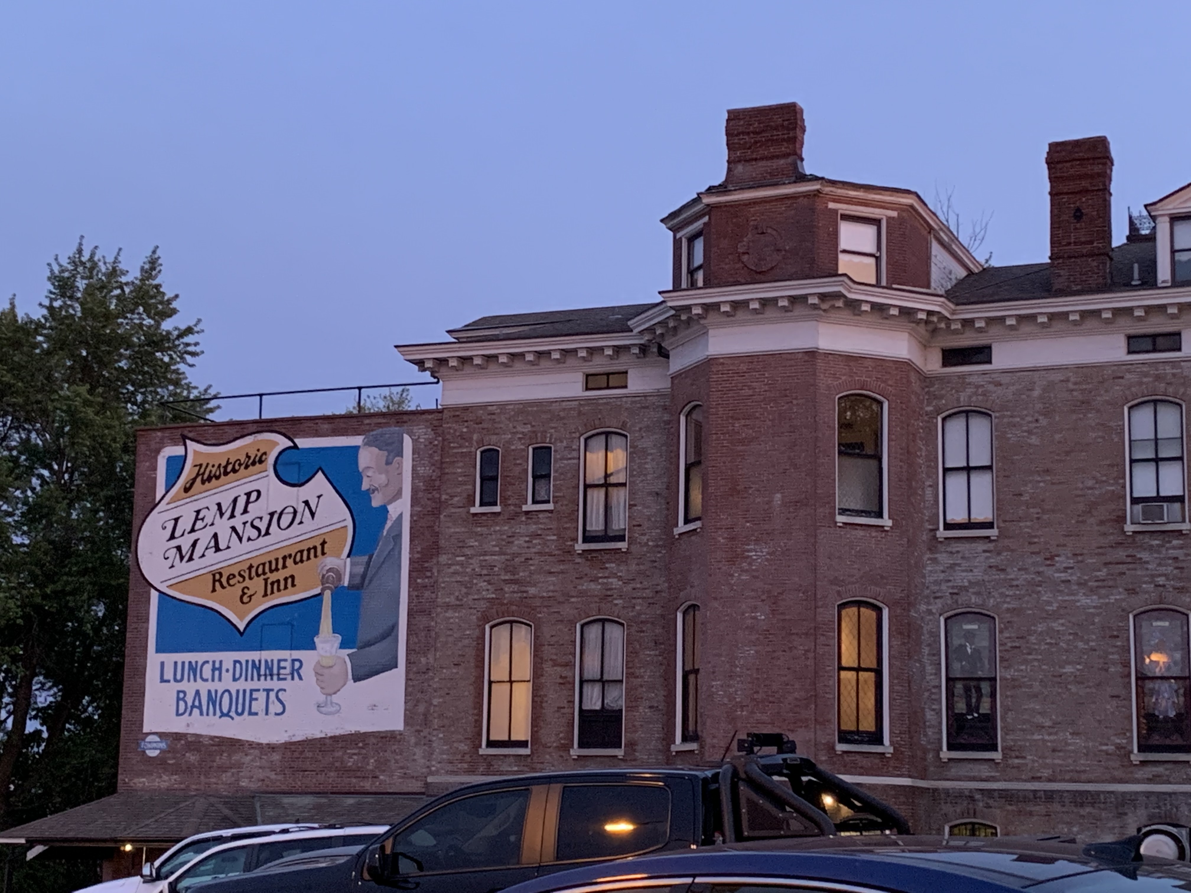 ./2022/06 - St Louis/02 - Day 2/20220522-202543302.JPG